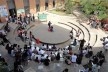 Teatro de Arena com alunos em aula de desenho. Escola de Artes e Arquitetura da PUC-Go<br />Foto Roberto Cintra 