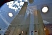 Centro Histórico de Bolonha, Torres Asinelle e Garisenda, na Piazza Ravegnana refletidas em vitrine de loja<br />Foto Fabio Jose Martins de Lima 
