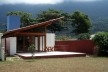 Residência em Guaecá, São Sebastião SP Brasil, 2006. Arquitetos Henrique Fina, Luis Mauro Freire e Maria do Carmo Vilariño (autores) / Projeto Paulista<br />Foto Luis Mauro Freire 