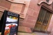 Placa com informações sobre o restaurante da Catedral de Liverpool<br />foto Ana Paula Spolon 