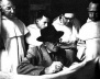 Figura 1: Corbusier em companhia de monges beneditinos, na ocasião do projeto para La Tourette, na década de 50 [Covento de La Tourette]