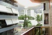 Prédio em Botafogo, Rio de Janeiro, onde o intervalo da varanda atua como filtro da casa<br />Foto Helena Lacé 