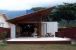 Residência em Guaecá, São Sebastião SP Brasil, 2006. Arquitetos Henrique Fina, Luis Mauro Freire e Maria do Carmo Vilariño (autores) / Projeto Paulista<br />Foto Luis Mauro Freire 