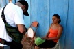Iatã Canabrava fotografando na rua<br />Foto Talita Virginia 