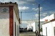 Fig.3 – Note the integration of Malagueira with the neighboring borough by means of the continuity of the streets and the with regard to scale, the use of white paint, and the details of the openings in stucco protude<br />Foto JAZ, 1997 