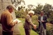 Broos com Burle Marx e Haruyoshi Ono, no jardim da casa de Broos no Morumbi [Arquivo Hans Broos]
