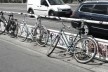 Bicicletas estacionadas sobre ponte na região de East Side Gallery. Berlim, Alemanha, julho 2010<br />Foto Francisco Alves 