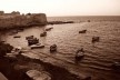 Pequenas embarcações de pescadores locais ancourados em praia na cidade de Trapani. Trapani, Itália. Agosto/2010<br />Foto Francisco Alves 