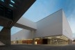 Museu Nacional dos Coches, articulação entre anexo e pavilhão principal, Lisboa. Arquiteto Paulo Mendes da Rocha, MMBB arquitetos e Bak Gordon arquitetos<br />Foto Fernando Guerra  [FG+SG Architectural Photography]