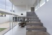 Casa vale do sol, escadas, sala e quintal. Marcos Franchini<br />foto Gabriel Castro 