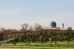 Muros decorados escondendo a cidade antiga, nas proximidades do mausoléu Gur-e-Amir, em Samarkand<br />Foto José Júlio Rodrigues Vieira 