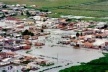 Ocupação de terrenos inadequados está na origem de deslizamentos, erosão e enchentes no período do verão: fatos que implicam em riscos iminentes a vida de toda a cidade [www.midiaindependente.org]