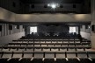 No fim da sessão, o público sai diretamente da sala para a rua – da escuridão do cinema para a luz da cidade<br />Foto Laura Castro Caldas & Paulo Cintra 
