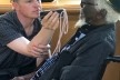 Demas Nwoko sendo entrevistado por Rupert Bickersteth<br />Foto Giovanna Rosso Del Brenna  [Dezeen.com 06.]
