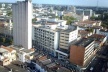 Fig. 4: Aspectos da área central de João Pessoa. A maioria das edificações verticais do centro apresenta comércio lucrativo no térreo, enquanto os demais pavimentos encontram-se abandonados, transformados em depósito ou ocupados pelos chamados "sem teto"<br />Foto Paulo Falconi, 2007 