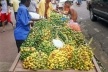 Banca de frutas no Ver-o-Peso, Belém, 2005<br />Foto Angela Moreira 