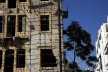 Edifício com marcas de balas da guerra civil em início de restauro, 2011<br />Foto João Cattini Maluf 