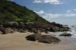 Morro na praia do Siriu, Garopaba SC<br />Foto José Tabacow 