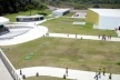 Vista geral desde o mirante. À esquerda vê-se o anfiteatro, a lanchonete e o bloco de serviços. À direita o auditório<br />Foto Aristóteles Cordeiro e Mariama Ireland 