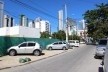 Calçada que se torna estacionamento<br />Foto Roberto Ghione 