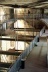 Sala de Máquinas – interior: em primeiro plano "bandeja" reta; em cima à direita, "bandeja" curva; em cima à esquerda, passarela de acesso; e ao fundo, circulação vertical (escadas) <br />Foto Ricardo Rocha 
