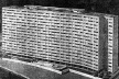 Foto da face posterior da Maquete do Edifício Japurá [BONDUKI, Nabil. Origens da habitação social no Brasil, p. 198]