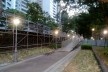 O interior da praça Campo Grande ocupado pelas instalações de apoio para o carnaval. As vias que são normalmente utilizadas por moradores da cidade para corrida e caminhada se encontram interditadas<br />Foto Volha Yermalayeva Franco 