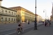 Eixo da Ludwigstrasse, via que ladeia a Residenz e liga Odeonsplatz no Centro ao Englisch Garten<br />Foto Mathias Wolff 