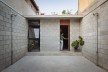 Casa Vila Matilde, garagem e pátio de entrada. Terra e Tuma Arquitetos<br />Foto Pedro Kok 