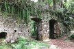 Ruínas do Engenho da Lagoinha, vista interna vãos de porta, Ubatuba SP<br />Foto Thamara Gasch 
