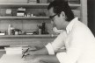 Ruy Ohtake em seu escritório, 1965<br />Foto divulgação 