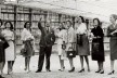 Sérgio Bernardes mostra para convidadas o Pavilhão de São Cristóvão em construção, Rio de Janeiro<br />Foto divulgação  [documentário <i>Bernardes</i>]