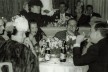 Sérgio Bernardes e esposa em festa com amigos<br />Foto divulgação  [documentário <i>Bernardes</i>]