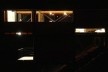 Foto noturna mostrando as aberturas modulares<br />Imagem dos autores do projeto 