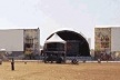 Neste exemplo, as estruturas de um show musical (11 e 12 de outubro de 2003) ocupam o canteiro central