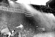 Torcida corintiana no Beira-Rio, decisão do Campeonato Brasileiro de 1976, contra o Internacional de Porto Alegre