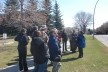 Filomena Gomes dá as primeiras orientações sobre o passeio. Tour por Brentwood, AB, Canadá<br />Foto Octavio Lacombe 
