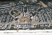 Fig. 03: A orla marítima, a faixa urbanizada , a área central ainda incompleta, o Lyceum à esquerda, acima do Centro. Logo acima do Centro, no sentido norte-sul fica o Ruskin Place. Acima, à direita fica a principal área esportiva de Seaside [Google Earth 04/12/2008]
