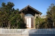 Fig. 10: Exemplo de residência do tipo cottage. Este é um tipo térreo, construção simples. Há exemplos, escalonados ou com dois pavimentos e construção mais elaborada em madeira [DPZ, Images Library. Courtesy of Duany Plater- Zyberk Co]