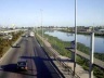  O Arroio Fundo passando ao lado da Avenida Ayrton Senna serve apenas para escoar o esgoto de grande parte de Jacarepaguá para o complexo lagunar da Baixada de Jacarepaguá, entre este e a Barra da Tijuca<br />Foto Daniel Jaulino 