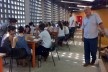 Oficina de Modelos, 10 de fevereiro, tarde, Marcos Acayaba observa o início de trabalho das equipes<br />Foto Abilio Guerra 