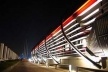 Vista noturna da fachada<br />Foto de Gustavo Ghibaudi 