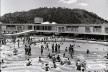 Balneário de Águas da Prata, piscina e outros espaços de lazer, 1970-1974. Arquitetos João Walter Toscano, Odiléa Setti Toscano, Massayoshi Kamimura<br />Foto Cristiano Mascaro 