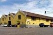  Na área de cais, junto ao bairro do Paquetá, armazéns que já serviram para estocagem de café no início do século XX vêm sendo indiscriminadamente demolidos para dar lugar a pátio de containeres, destruindo registro edificado das antigas modalidades de em