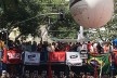 Lula fazendo discurso sobre o palanque ao lado do Sindicato de Metalúrgicos do ABC, São Bernardo do Campo<br />Foto Abilio Guerra 
