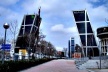Torres Kio, ou Puerta de Europa, Phillip Johnson e John Burgee, 1996<br />Foto Ana Paula Medeiros 