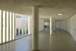 Escola Marquesa de Alorna, vista do espaço adjacente à biblioteca, no interior da ponte, Lisboa, 2008-2012<br />Foto Laura Castro Caldas & Paulo Cintra 