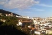Os pilotis do Grande Hotel foi uma maneira nova de lidar com o terreno íngreme<br />Foto Abilio Guerra 
