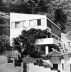 A casa de Oscar Niemeyer na encosta da Lagoa Rodrigo de Freitas (1942) [L’Architecture D’Aujourd’hui n. 13-14, set./1947, p. 48]