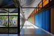 Sarah Brasília Lago Norte, jardim e corredor, Brasília DF<br />Foto Nelson Kon  [LIMA, João Filgueiras (Lelé). "Arquitetura - uma experiência na área da saúde"]